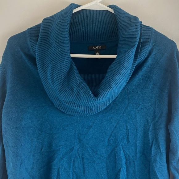 Stunning teal sweater ! - Picture 2 of 4